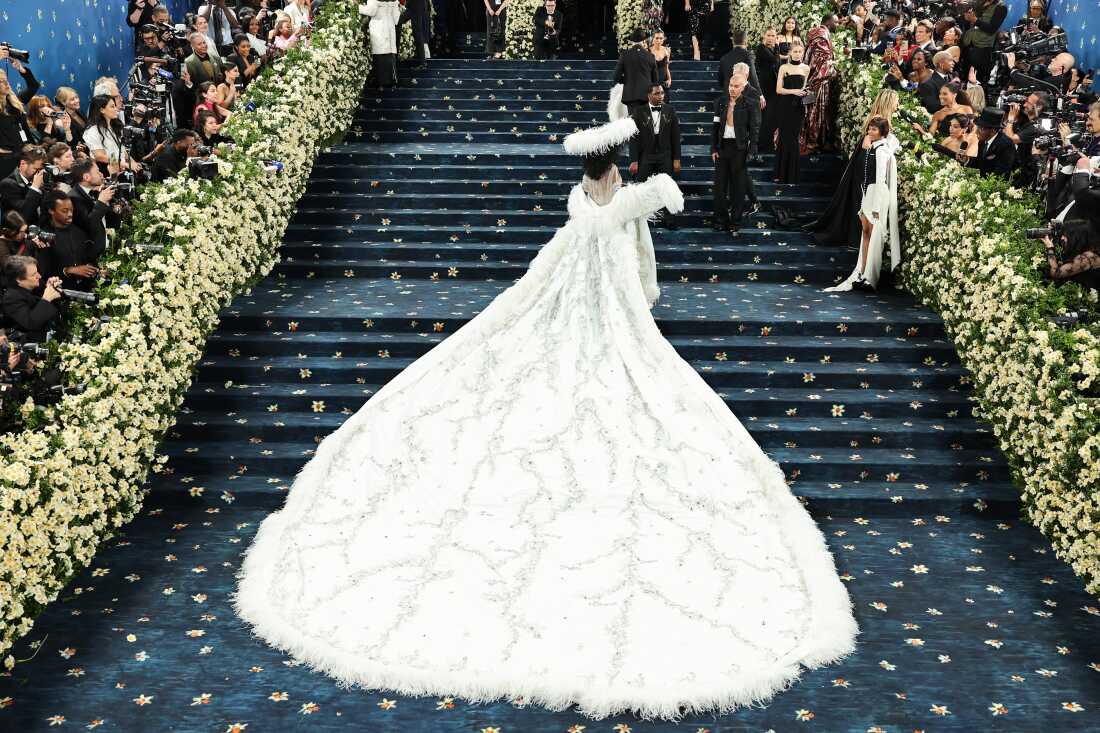 NEW YORK, NEW YORK - MAY 05: Diana Ross attends the 2025 Met Gala Celebrating
