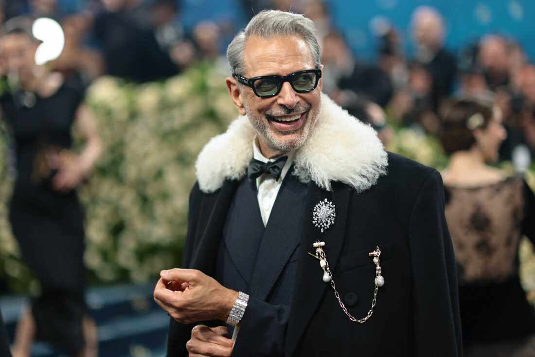 NEW YORK, NEW YORK - MAY 05: Jeff Goldblum attends the 2025 Met Gala Celebrating