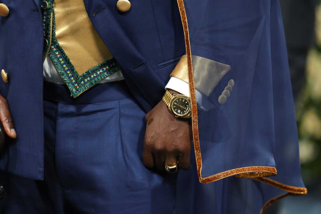 NEW YORK, NEW YORK - MAY 05: Bobby Digi Olisa, fashion detail, attends the 2025 Met Gala Celebrating